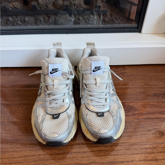Nike V2K Run Women's size 8 - Picture 3 of 7